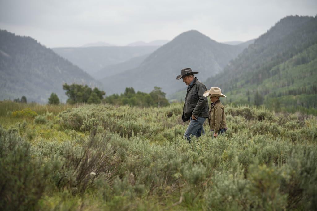 Yellowstone: The First Four Seasons [DVD]