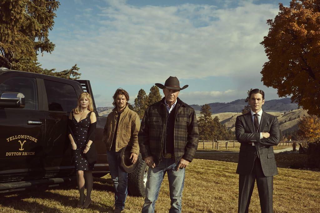 Yellowstone: The First Four Seasons [DVD]